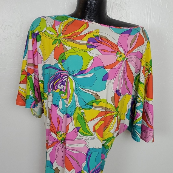 Trina Turk Tops - Trina Turk top blouse open back floral size M